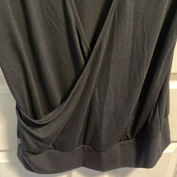 Zakti activewear black yoga long sleeve cuff top with open crisscross back 16 - Picture 8 of 9